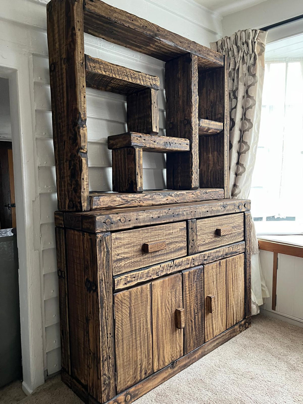 Etagere en bois massif