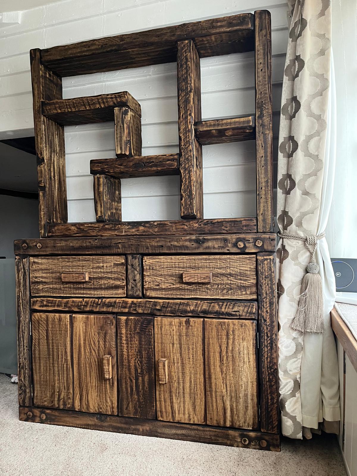 Etagere en bois massif