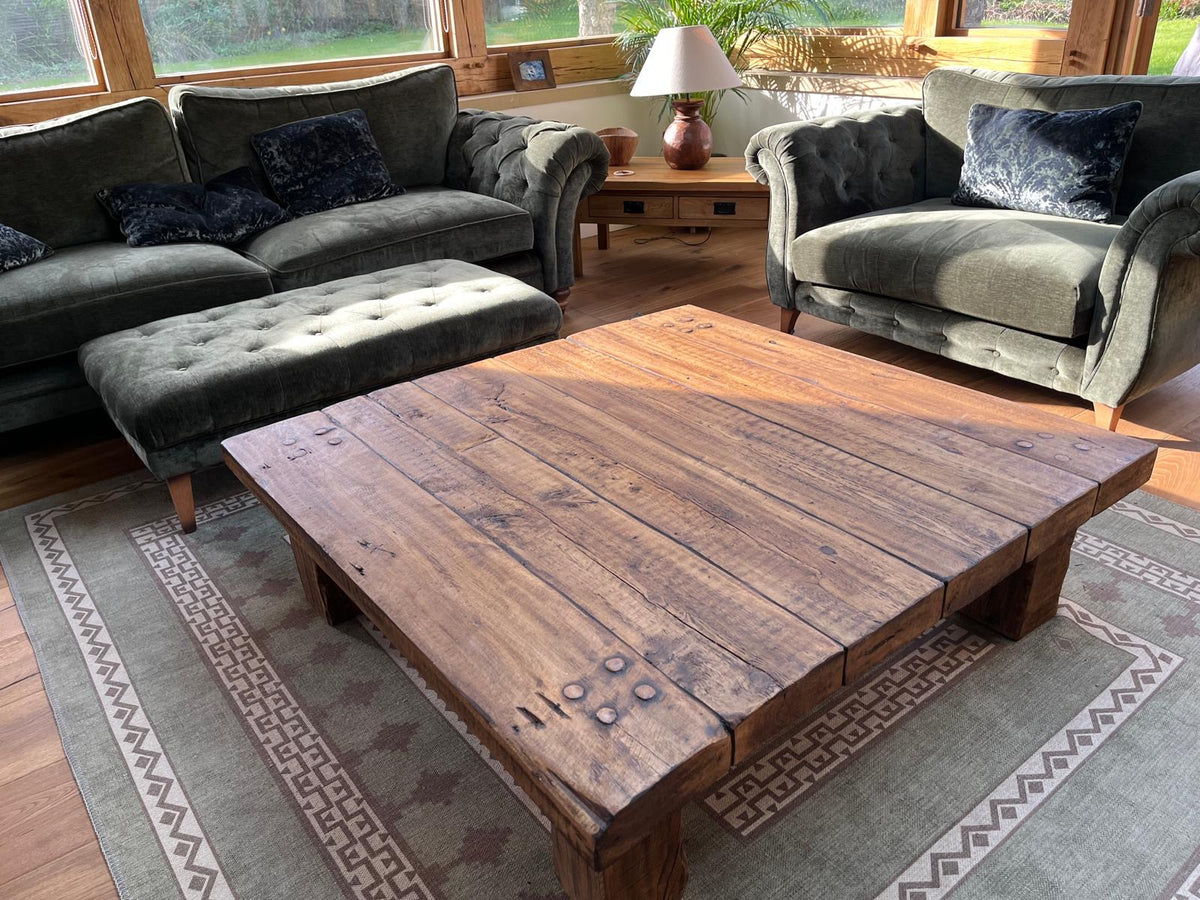 Table basse en bois massif