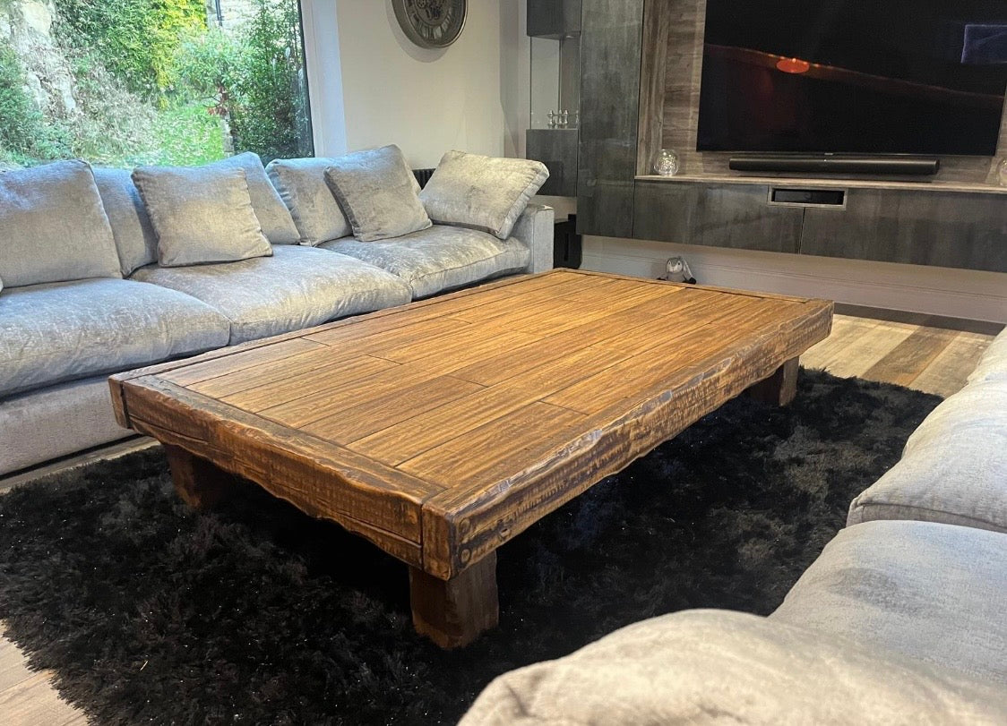 Table basse en bois massif