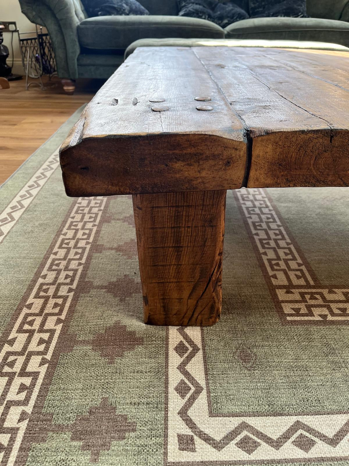 Table basse en bois massif